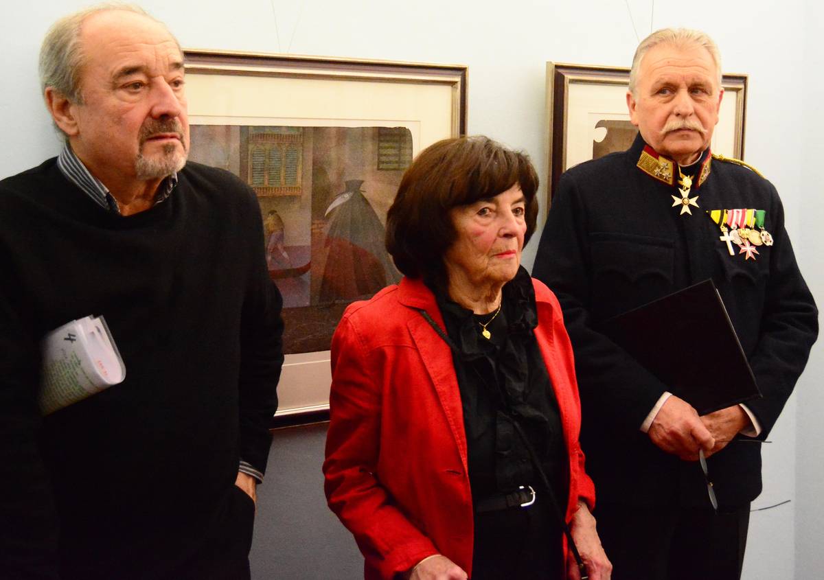 Na vernisáži byli herec Viktor Preiss, manželka výtvarníka Ema Bornová a spisovatel Milan Novák (zleva).