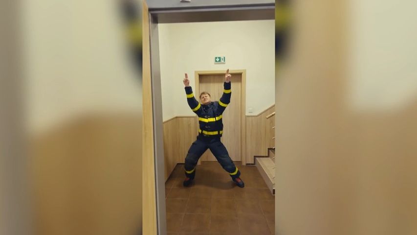 Hasič tančí skoro jako Hugh Grant ve filmovém hitu Láska nebeská