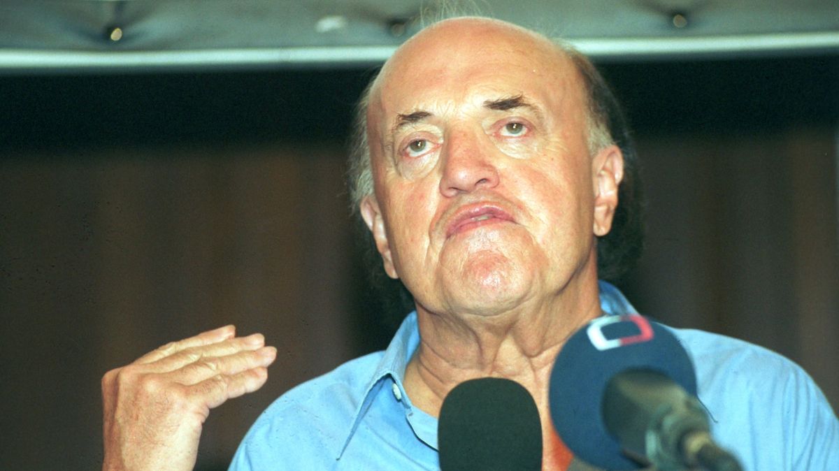 Zemřel válečný reportér Peter Arnett