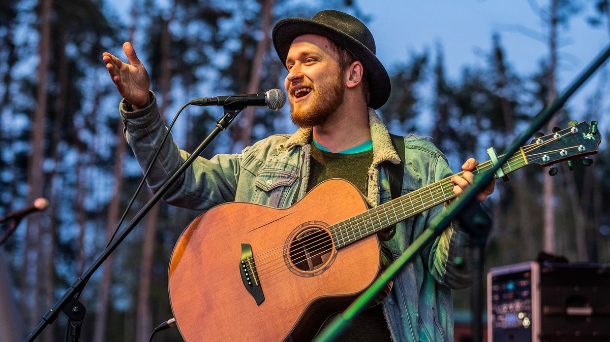 Zamiloval jsem se do vůní, jsem parfumér, říká písničkář Voxel