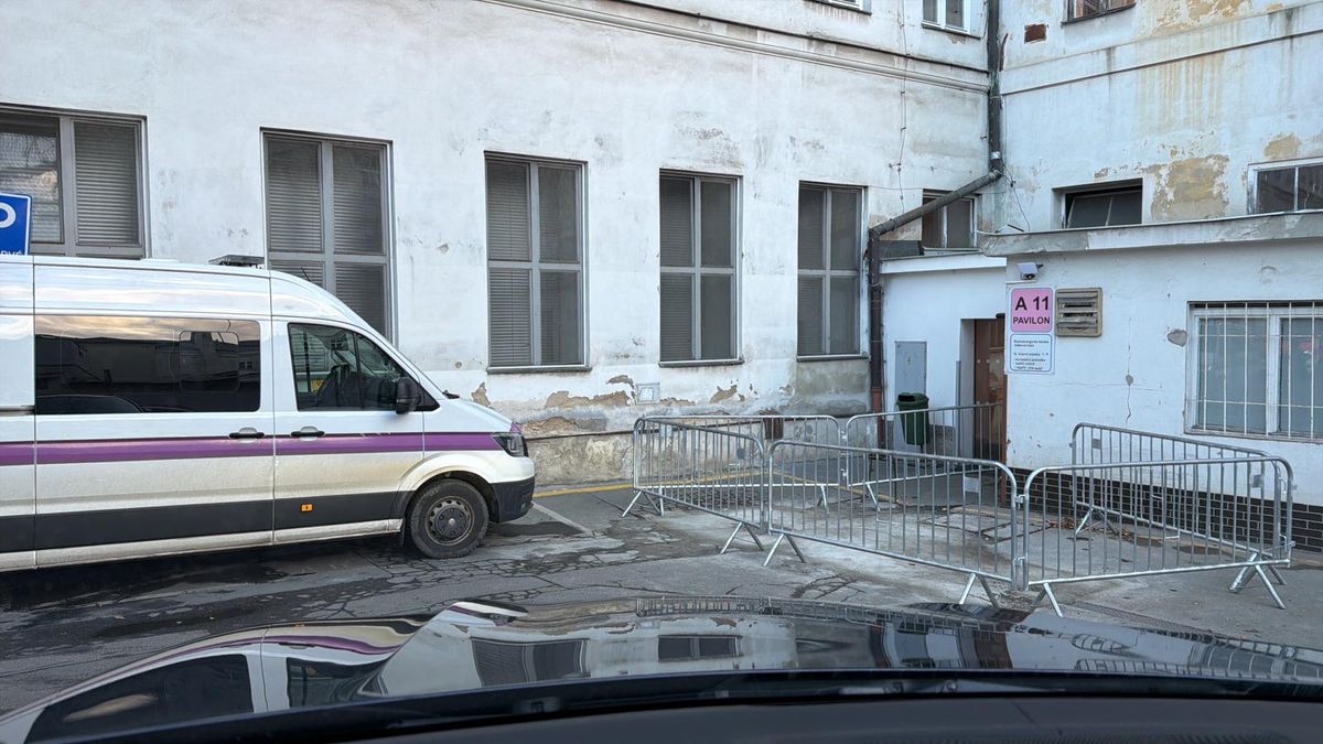 Vémolu převezli do nemocnice kvůli operaci čelisti