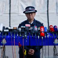 Šéf místní policie Lam Man-han na tiskové konferenci připustil, že se nemusí podařit identifikovat všechny oběti. 