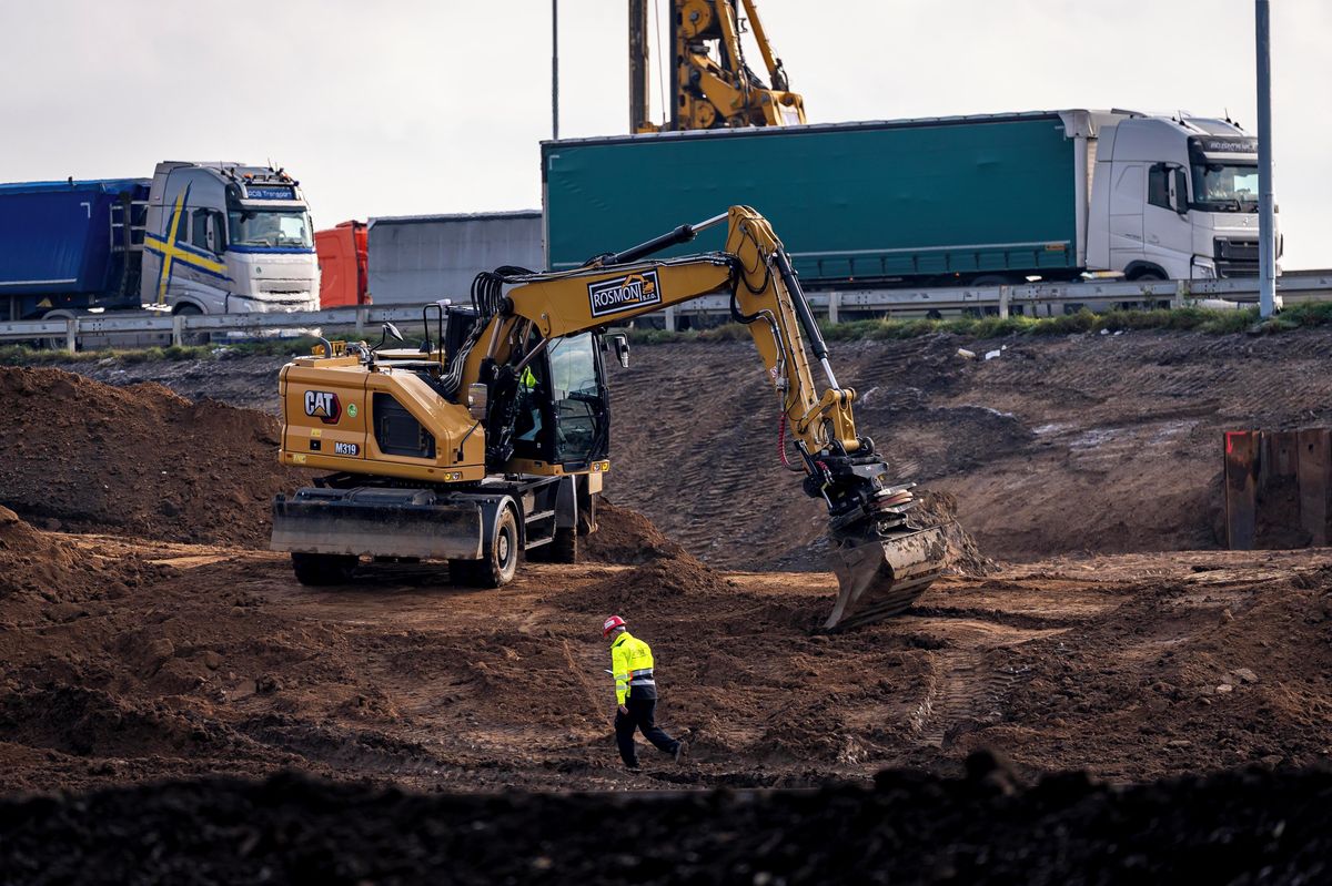 Stavební firmy zasáhla drahá nafta. Některé projekty může na čas zastavit