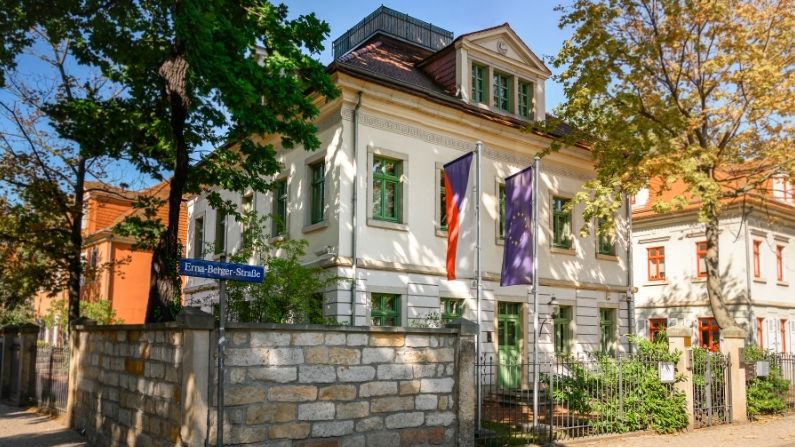 Migranti zahltili žádostmi český úřad v Německu. Musela zasáhnout vláda