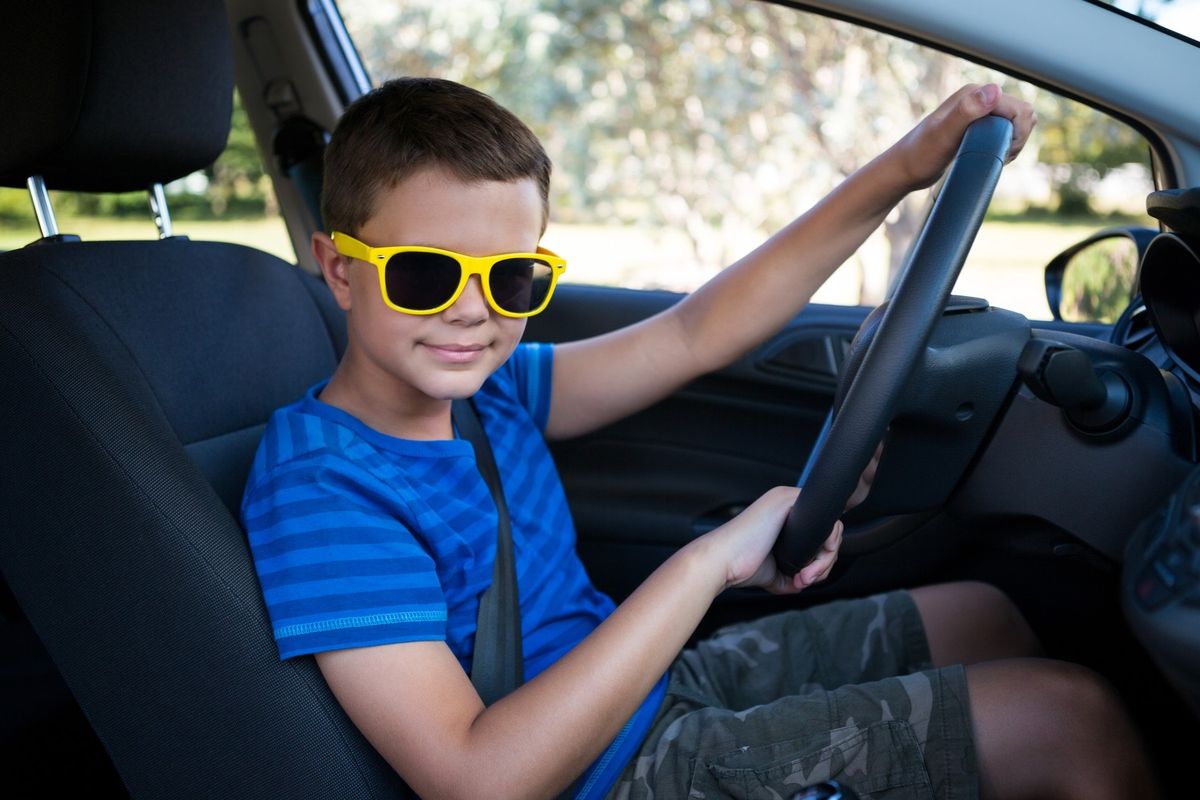 Kradené auto řídil jedenáctiletý kluk, s dalšími dvěma dětmi jel do obchodu