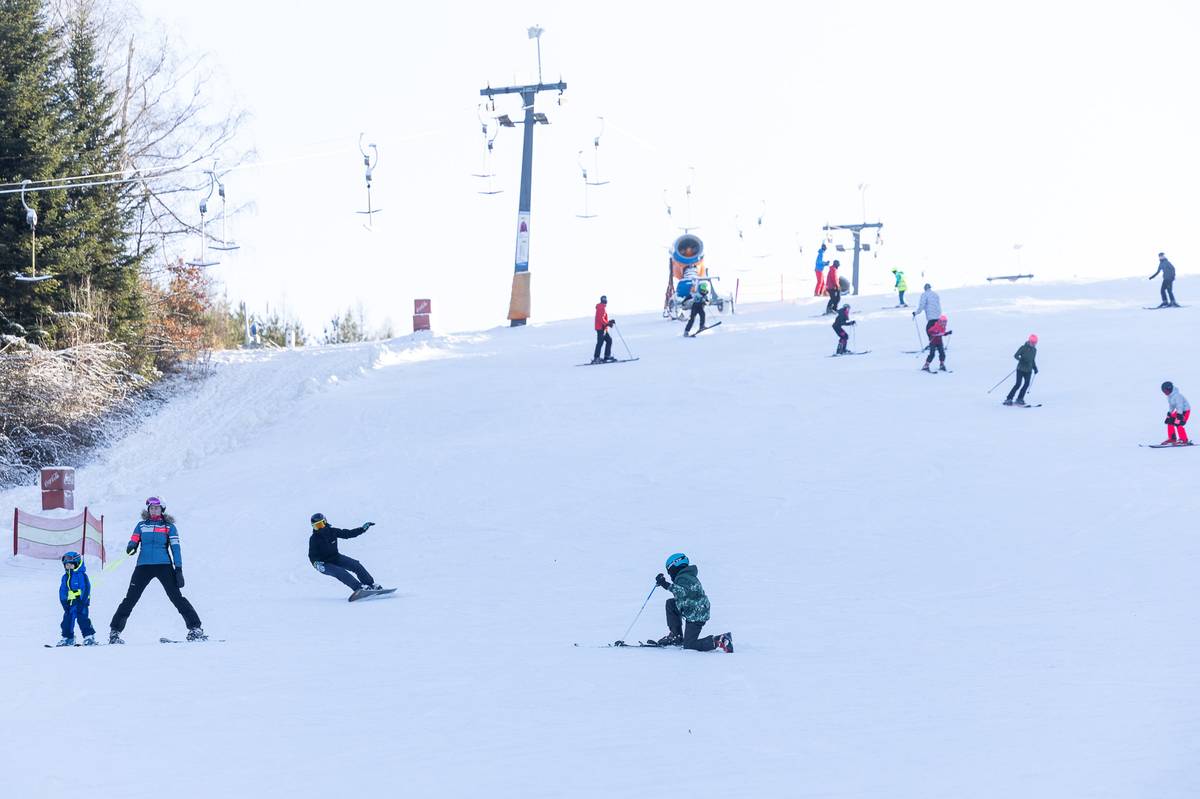 Lyžování na Vaňkově kopci, kam je to z Ostravy jen patnáct minut. 