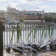 Fotografie z performance Maxmiliána Aarona Mootze