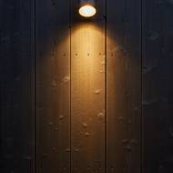 Fasádu krášlí opalovaná prkna.