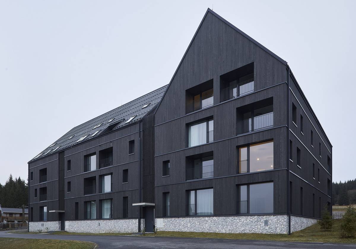 Z bytů je krásný výhled do krajiny.