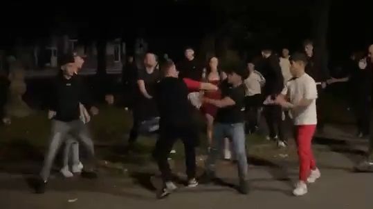 Rvačka před diskotékou na Plzeňsku. Parta mladých se poprala, někteří skončili v nemocnici