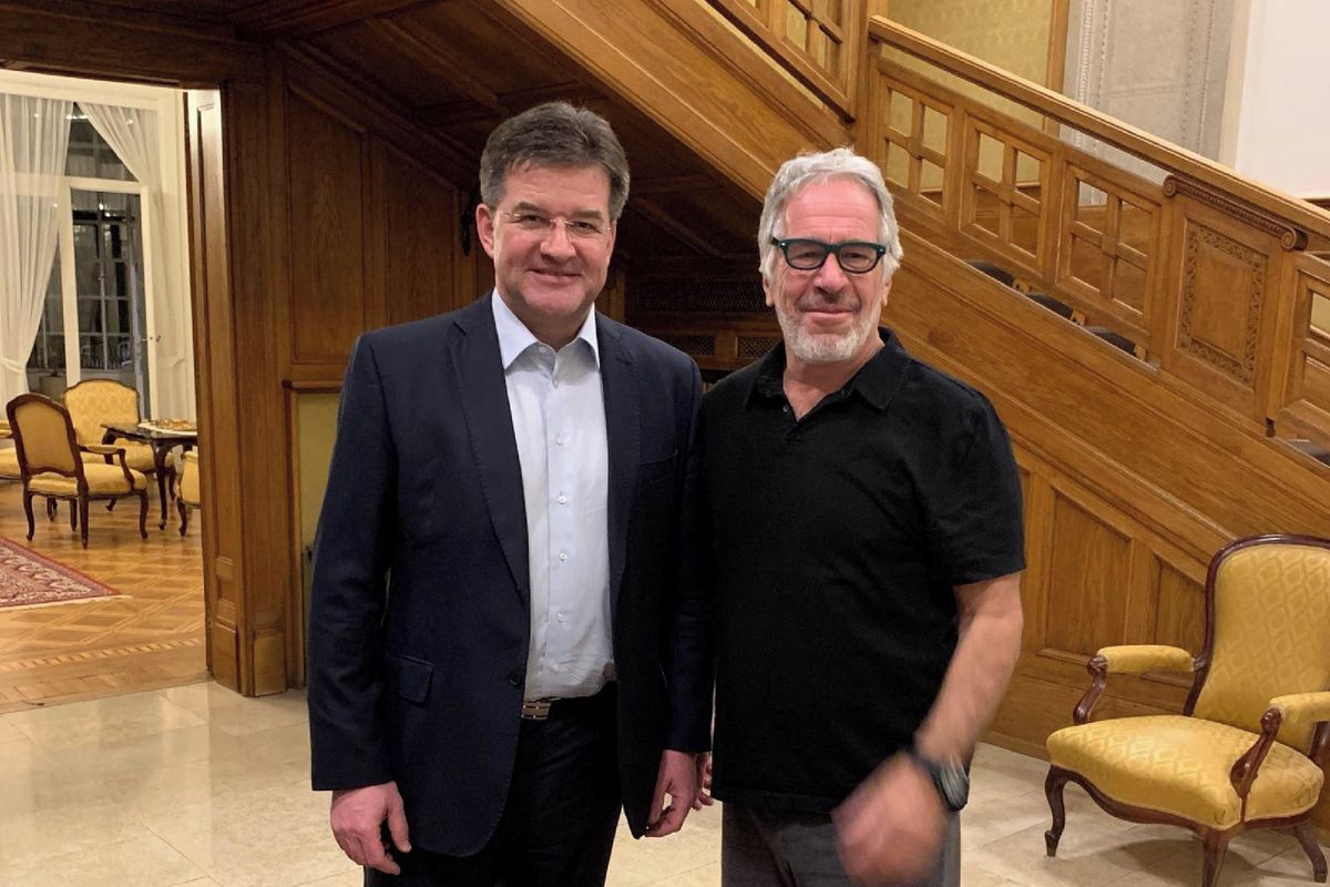 Bývalý Ficův poradce Lajčák o Epsteinovi: Cítím se jako hlupák