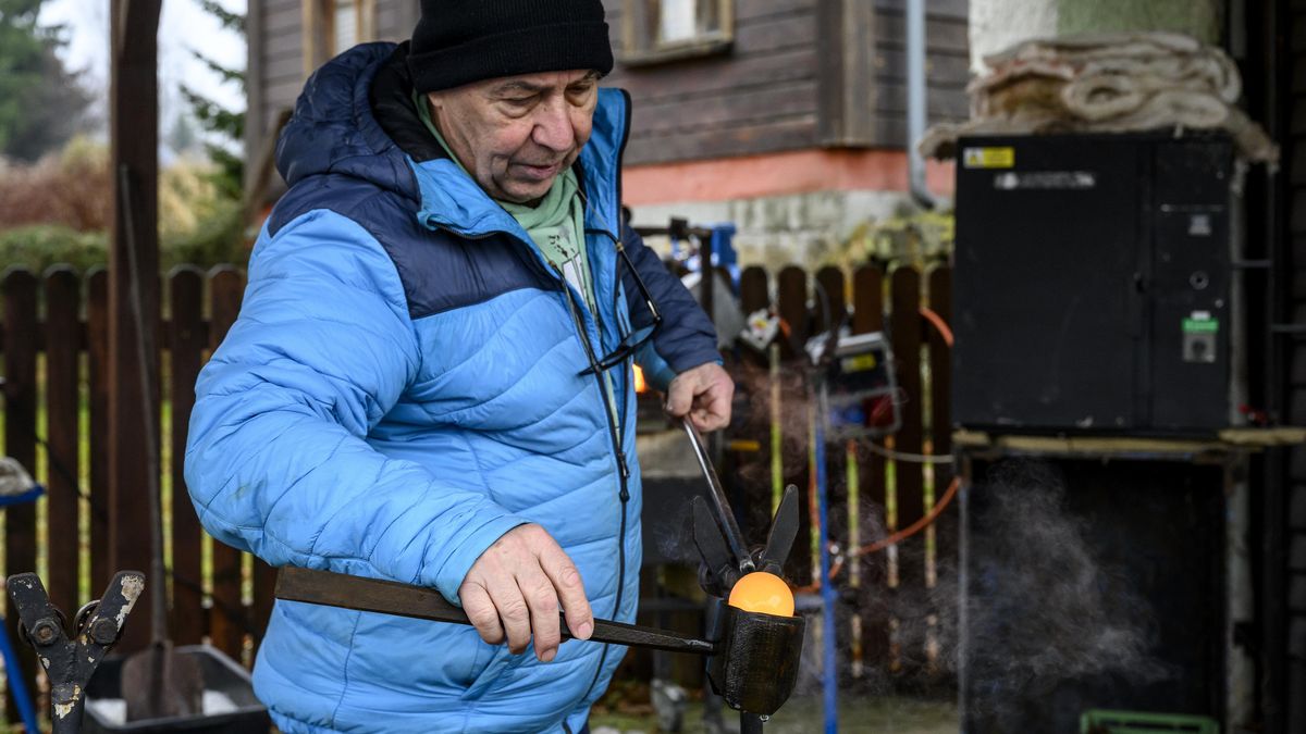 Nadšenci v Chřibské na Děčínsku se snaží oživit sklářství, láká to turisty
