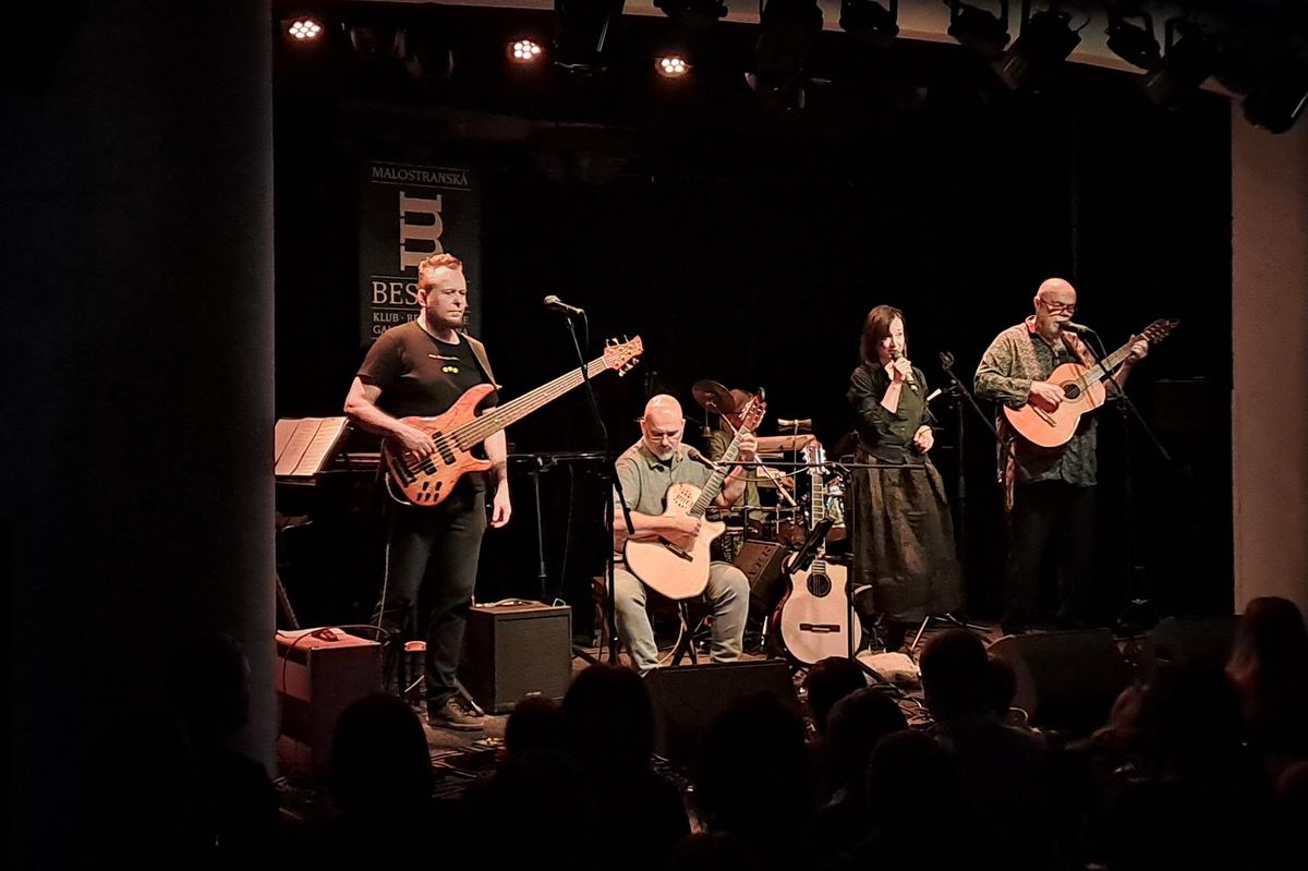 GLOSA: Bezstarostná vánoční Jablkoň