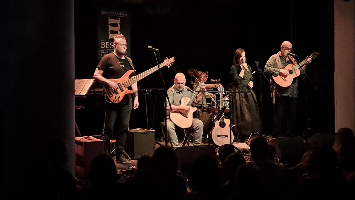 GLOSA: Bezstarostná vánoční Jablkoň