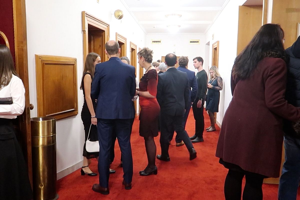 Na operu v teplácích. V Plzni to jde, ale jen o ležérních pátcích