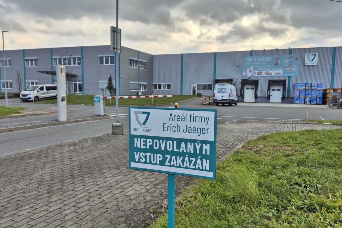 Tschüss! Německá firma zvažuje odchod z Česka, v Kopřivnici propouští polovinu zaměstnanců a prodává areál fabriky 