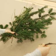 Jednotlivé kusy klademe na sebe do vějíře.