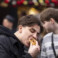 O občerstvení je i tak zájem, adventní Staroměstské náměstí bývá plné.