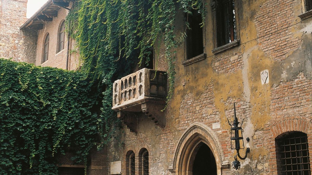 Slavný Juliin balkon ve Veroně je poprvé k vidění jen za poplatek. Turisté zuří