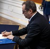 Motorista Boris Šťastný převzal nově zřízený post ministra pro sport, prevenci a zdraví. 