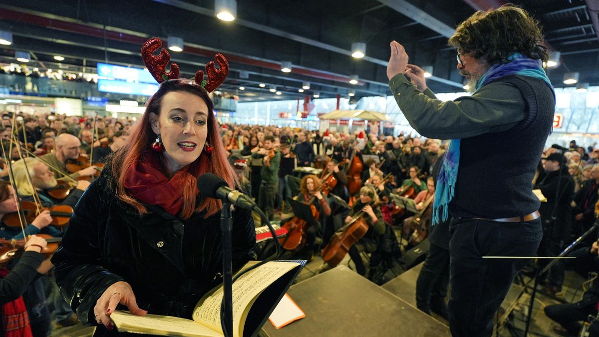 FOTO: Hej, mistře! Rybovka znovu zaplnila Hlavní nádraží