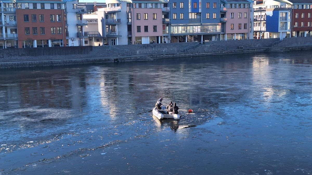 Potápěči vylovili z řeky Otavy v Písku tělo muže, který se nevrátil z firemního večírku