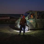 Dobrovolníci z ukrajinské organizace Platzdarm se věnují hledání pozůstaků padlých vojáků. 4. září 2025.