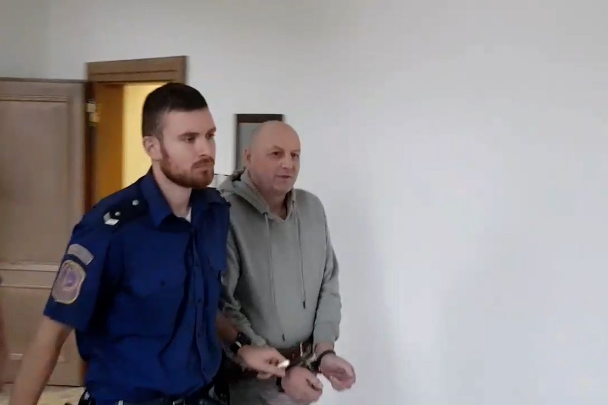 Neonacista vybízel k „pověšení nebo postřílení“ vlády, soud mu potvrdil tři roky