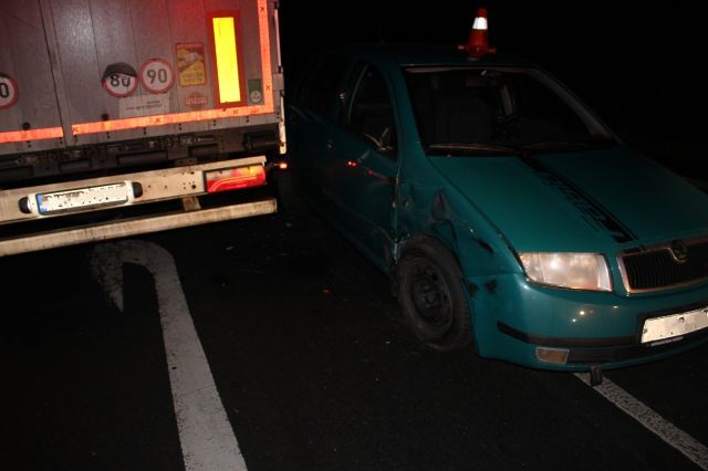 Řidič náklaďáku nedal na Přerovsku přednost mladému řidiči. Mladík boural, viník nehody ujel