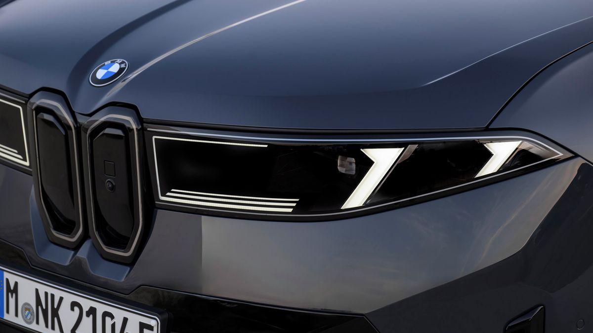 BMW odkládá rivala pro Mercedes třídy G