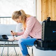 Dílnu má ve svém domě.