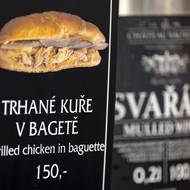 Obložená bageta patří mezi levnější jídla.