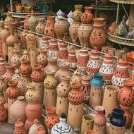 Na trzích najdete řadu orientálních výrobků.