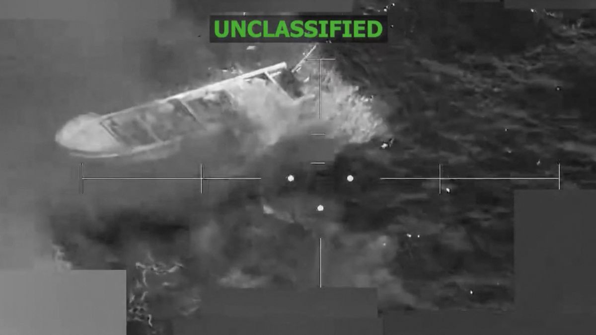 Američané zabíjeli v Pacifiku, zasáhli další loď