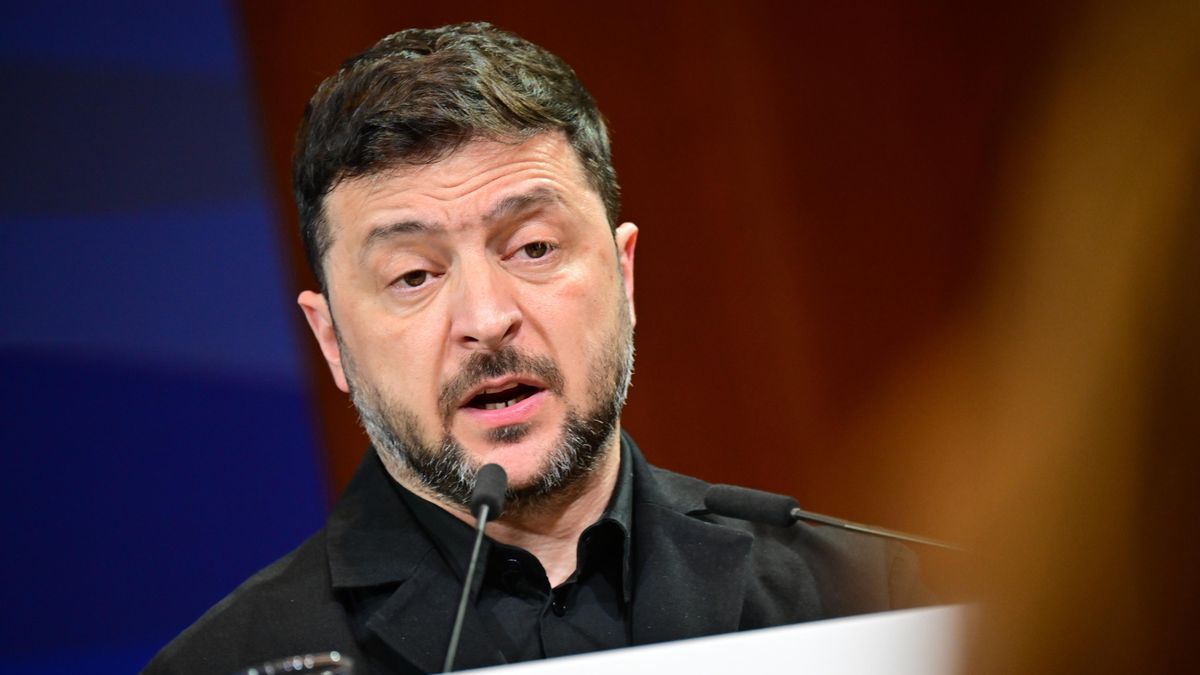 S lidmi zodpovědnými za protivzdušnou obranu Oděské oblasti se vypořádám, slíbil po ruském útoku Zelenskyj