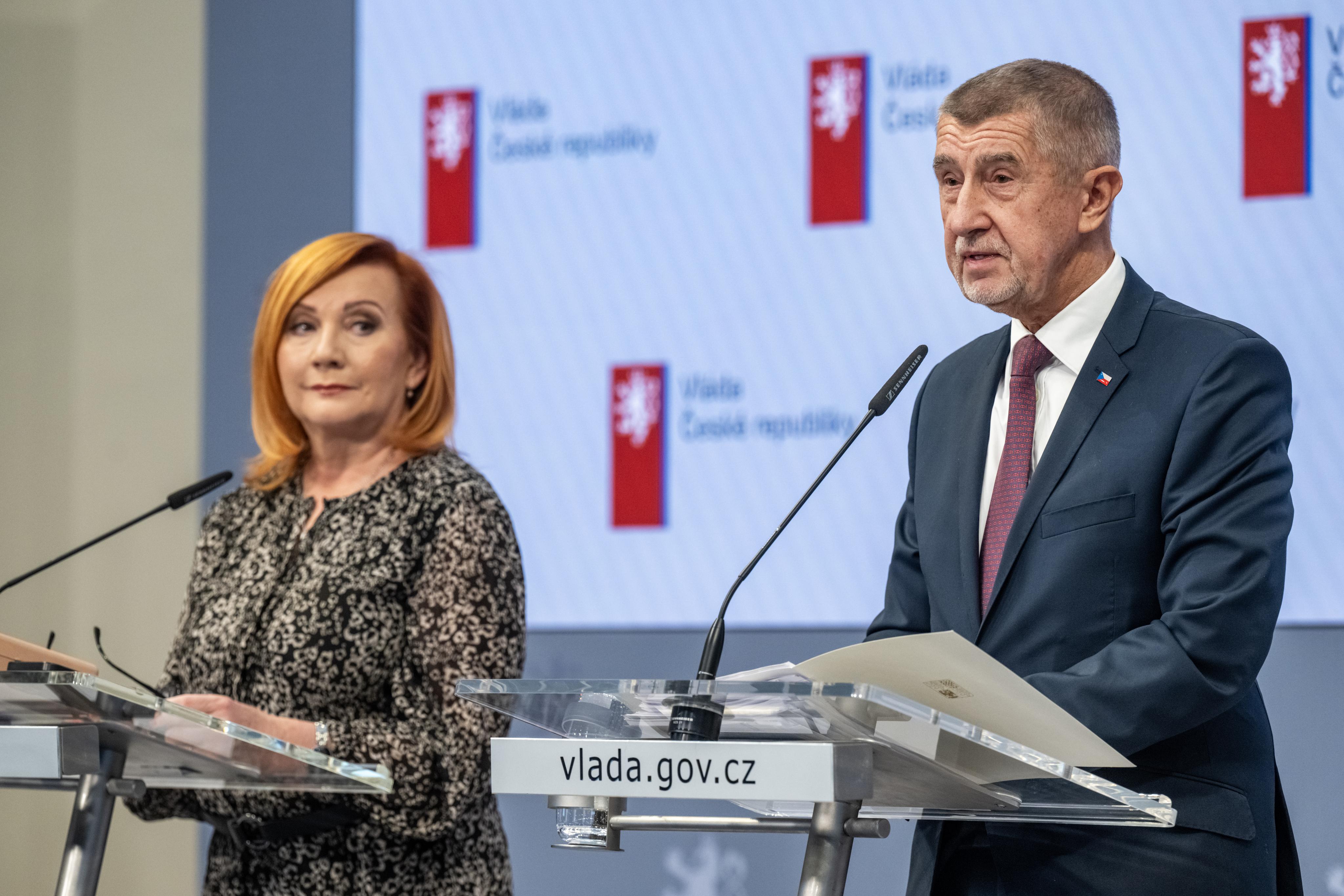 Nhà nước sẽ cung ứng dầu từ kho dự trữ, bên cạnh việc kiểm soát mức giá, cũng sẽ xem xét giảm thuế tiêu thụ