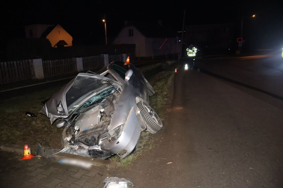 Jízda opilého řidiče se zákazem řízení skončila na Olomoucku v příkopu. Se zraněním byl převezen do nemocnice