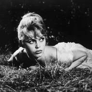 Průlomový rok 1956 a čtyři hlavní role. Jedna z nich ve filmu Nevěsta je příliš nádherná (La mariée est trop belle).