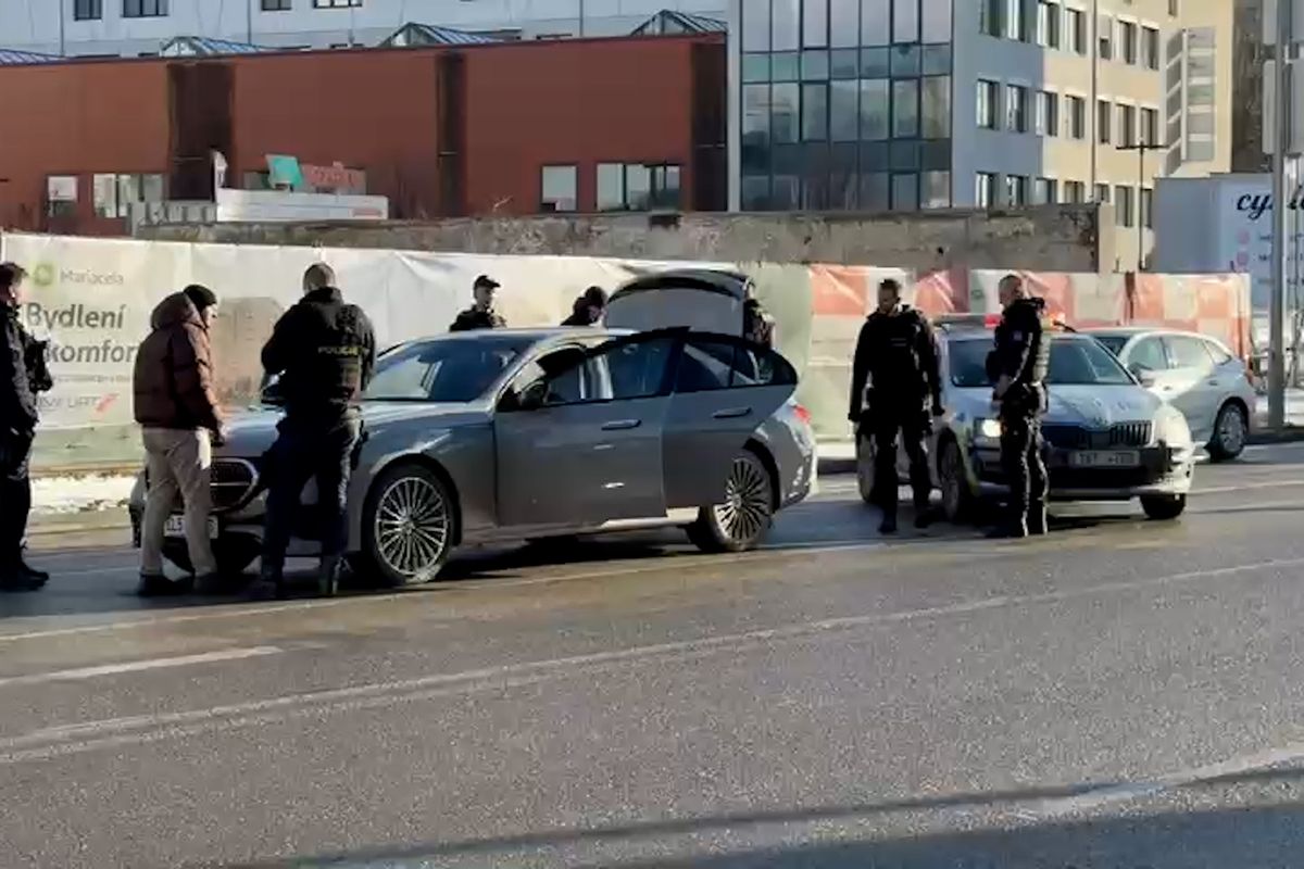 Rvačka cizinců v Brně skončila převozem tří mužů do nemocnice