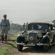 Patří k nim i Hermann Göring (Russell Crowe). Lékař se postupně stává stále posedlejším, snaží se porozumět zlu, zatímco navazuje znepokojivý vztah s jeho viníkem.