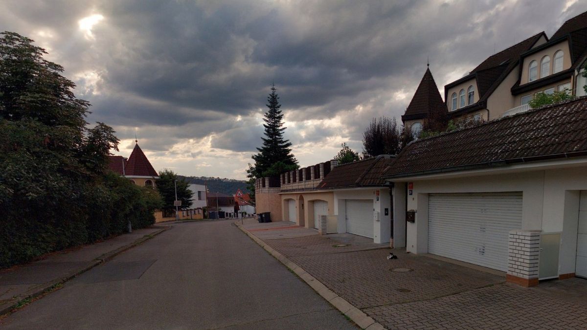 Pobodání v pražských Modřanech: Policie pátrá po podezřelém