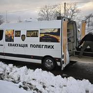 Z Užhorodu jedou Popovyčovi skoro 250 km přes celé Karpaty, aby se setkali v Dolyně se svými kolegy z Ivano-Frankivska. Auta si mezi sebou vymění pytle s nebožtíky.  Zpět do Užhorodu přivezou Popovyčovi tělo 23letého Ivana Dovhanyče. 