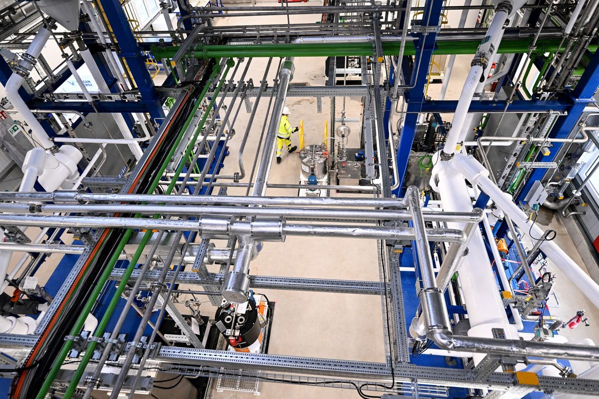 Brusel pošle přes 70 miliard do projektů těžby a zpracování surovin