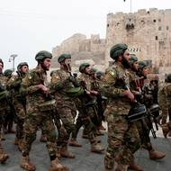 Vojenská přehlída v Aleppu.