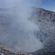 Pohled do kráteru sopky