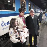 Konzbul se skauty , kteří do Brna přivezli Betlémské světlo.