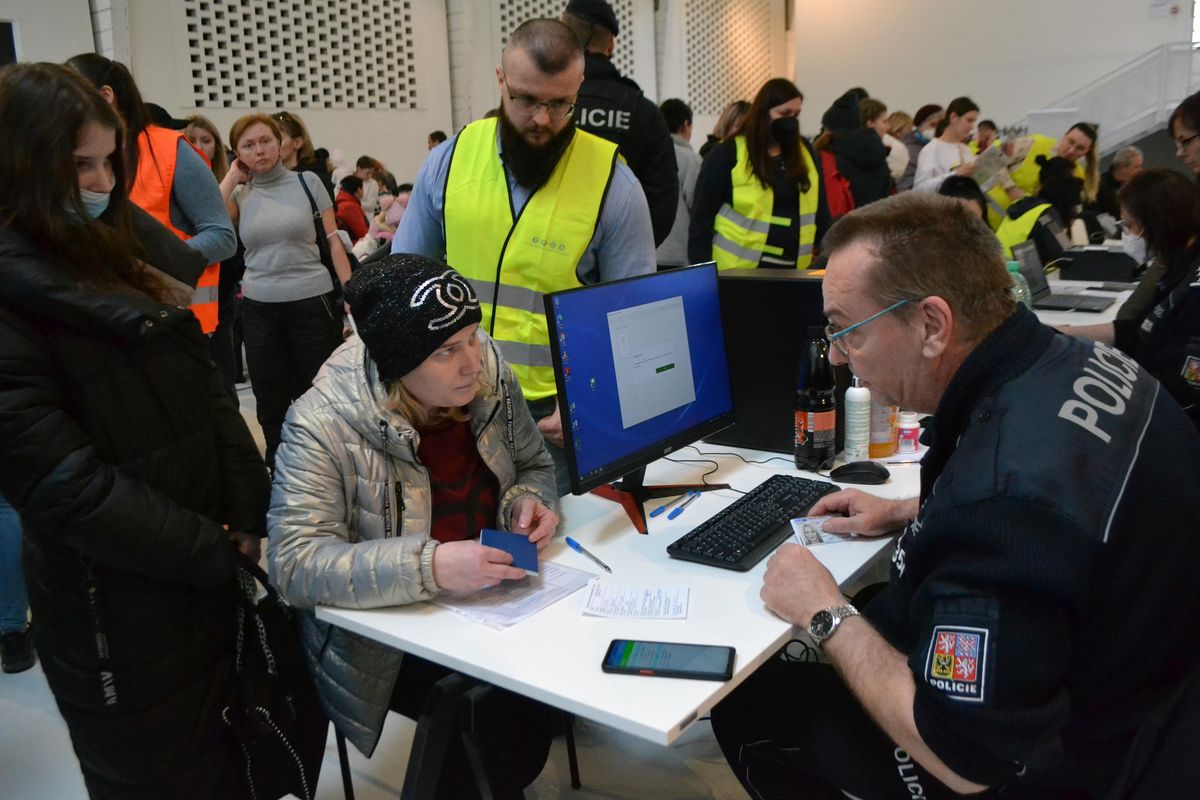 Příchod lidí ze zahraničí se letos zpomalil, i tak už je každý desátý obyvatel Česka cizinec