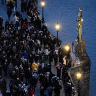 Nicméně Praha turisty potřebuje. Cestovní ruch je jedním z pilířů, na kterém stojí ekonomika metropole.