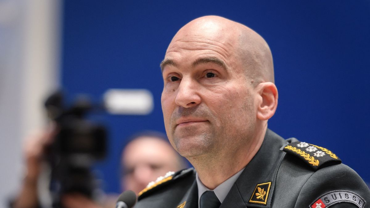 I neutrální Švýcarsko se musí na ruskou hrozbu připravit, burcuje za vyšší výdaje na obranu jeho generál