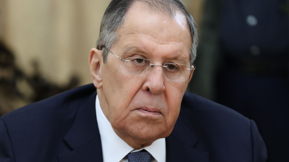 Evropské jednotky na Ukrajině by byly pro Rusko legitimním cílem, pohrozil Lavrov